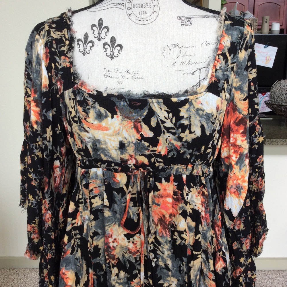🤩 Flower Print Mini Dress 🤩 - Picture 4 of 8